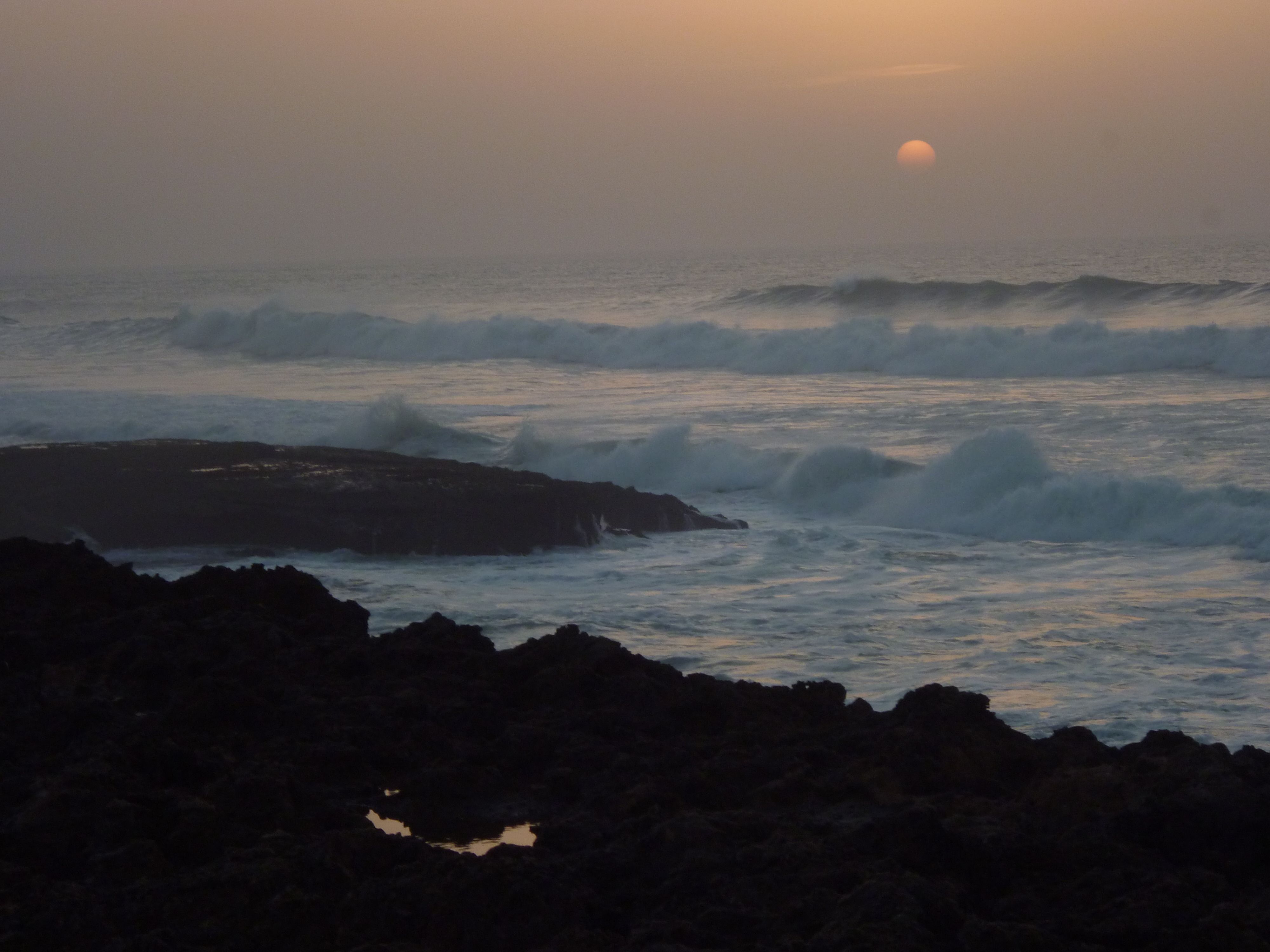 https://mdw-travel-data-us-east-1.s3.amazonaws.com/img/country/Morocco/Temara-Beach/img_01.jpg