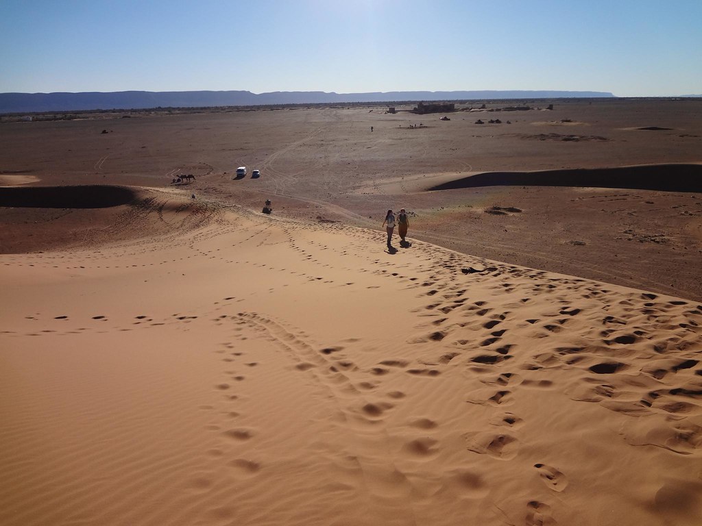 https://mdw-travel-data-us-east-1.s3.amazonaws.com/img/country/Morocco/Tinfou-Dunes/img_03.jpg