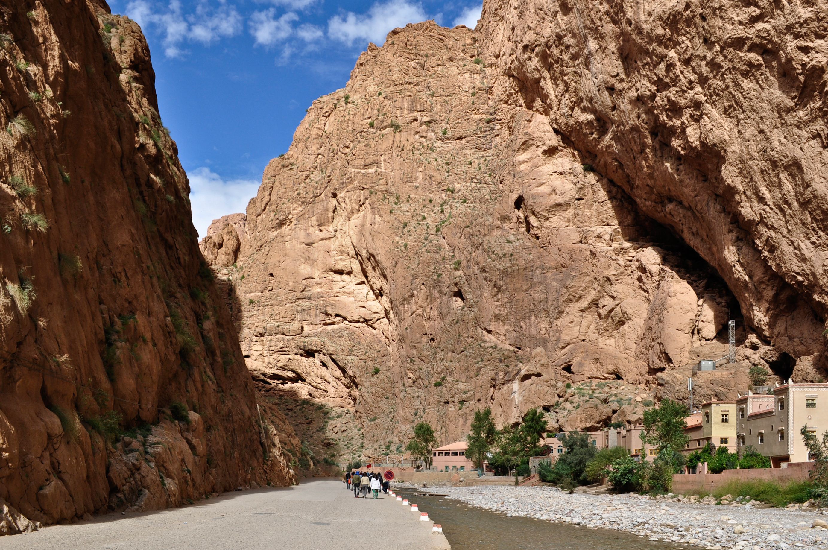 https://mdw-travel-data-us-east-1.s3.amazonaws.com/img/country/Morocco/Todgha-Gorge/img_01.jpg