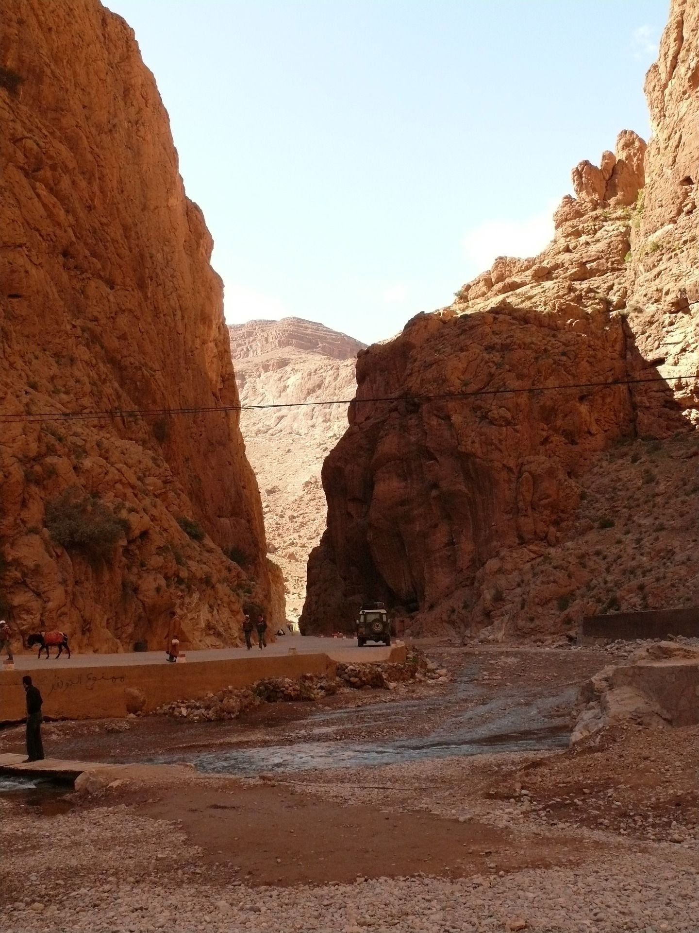 https://mdw-travel-data-us-east-1.s3.amazonaws.com/img/country/Morocco/Todra-Gorge/img_02.jpg