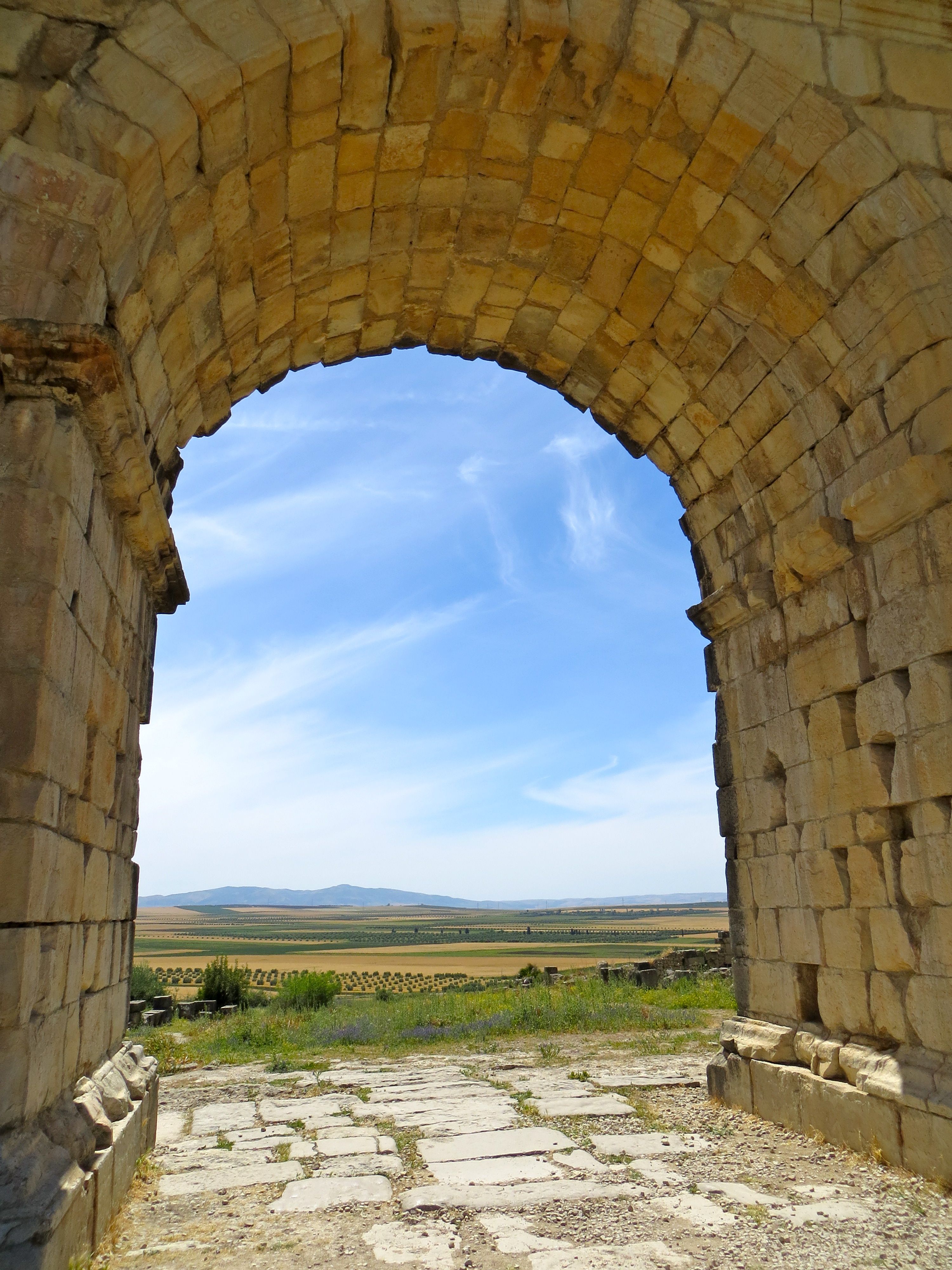 https://mdw-travel-data-us-east-1.s3.amazonaws.com/img/country/Morocco/Volubilis/img_01.jpg
