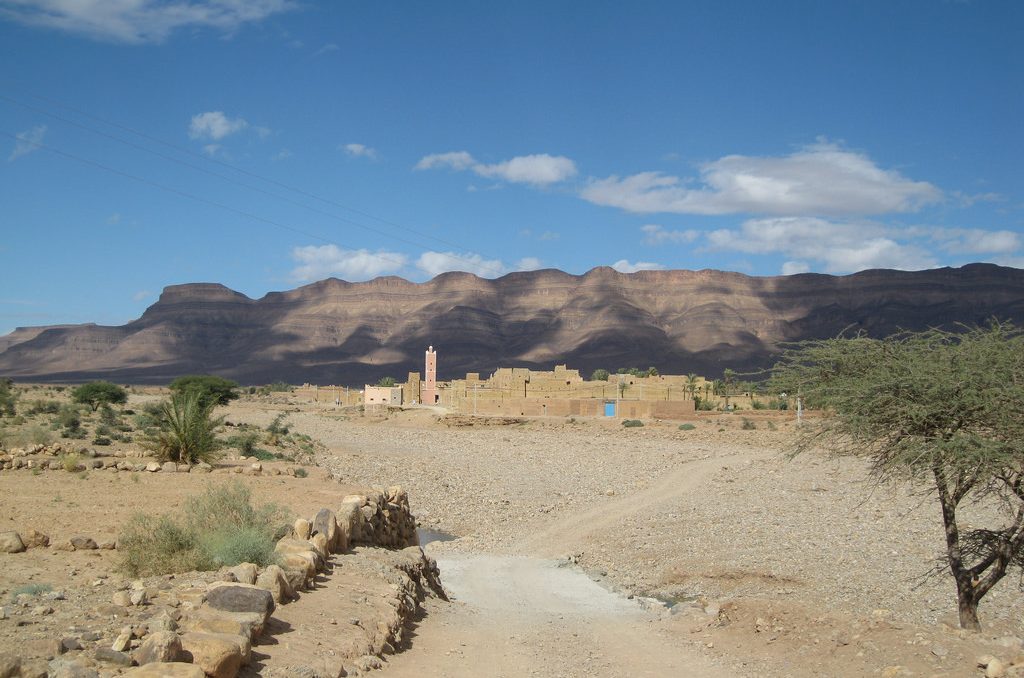 https://mdw-travel-data-us-east-1.s3.amazonaws.com/img/country/Morocco/Zagora-Market/img_01.jpg