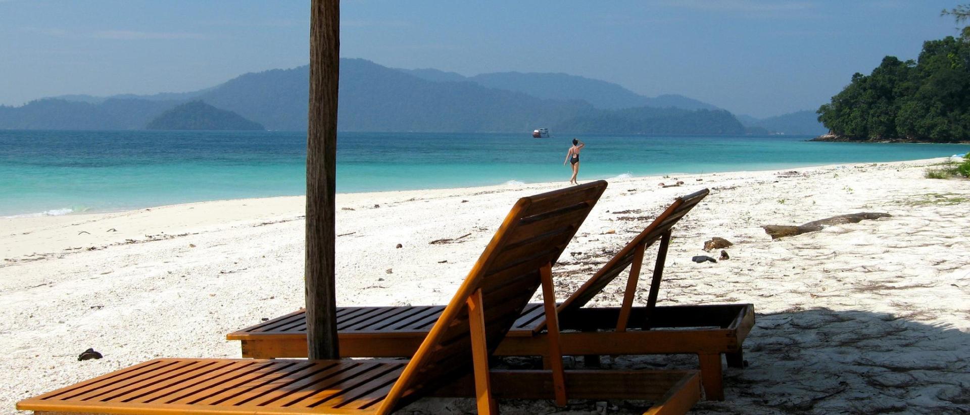 https://mdw-travel-data-us-east-1.s3.amazonaws.com/img/country/Myanmar/Aga-Kyun-Island/img_02.jpg