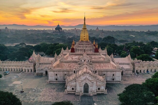 https://mdw-travel-data-us-east-1.s3.amazonaws.com/img/country/Myanmar/Ananda-Temple/img_00.jpg