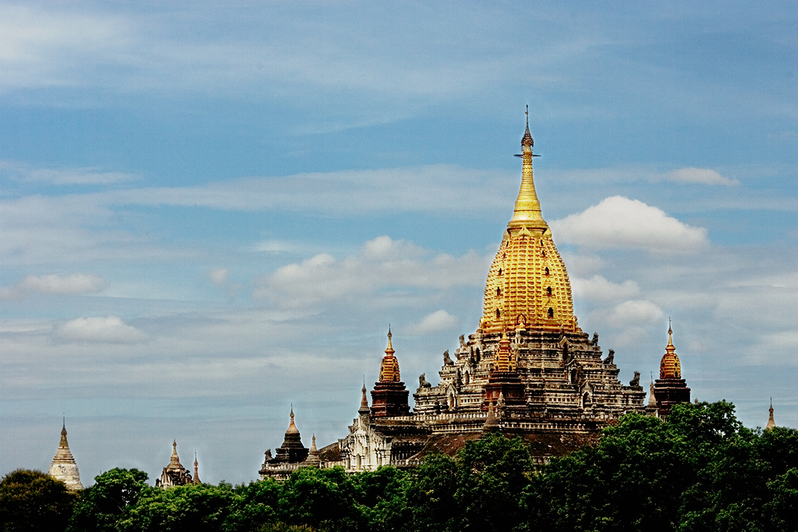 https://mdw-travel-data-us-east-1.s3.amazonaws.com/img/country/Myanmar/Ananda-Temple/img_02.jpg