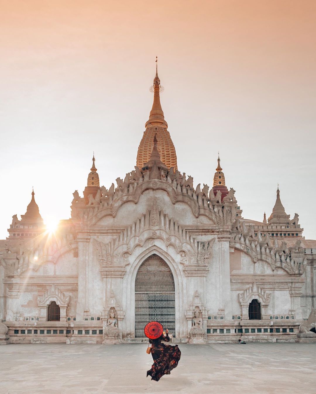 https://mdw-travel-data-us-east-1.s3.amazonaws.com/img/country/Myanmar/Ananda-Temple/img_03.jpg