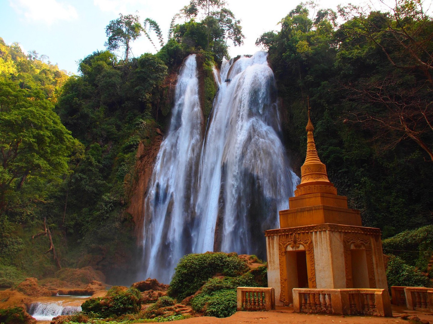 https://mdw-travel-data-us-east-1.s3.amazonaws.com/img/country/Myanmar/BE-water-falls/img_02.jpg