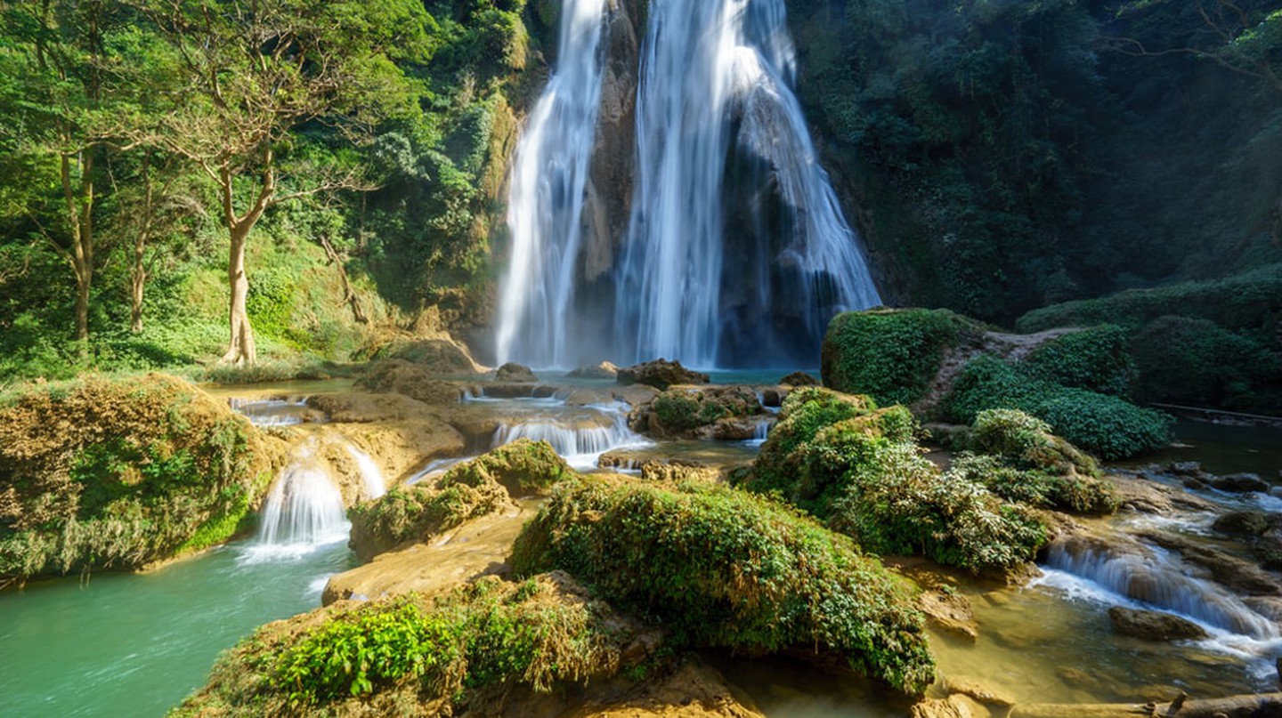 https://mdw-travel-data-us-east-1.s3.amazonaws.com/img/country/Myanmar/BE-water-falls/img_03.jpg