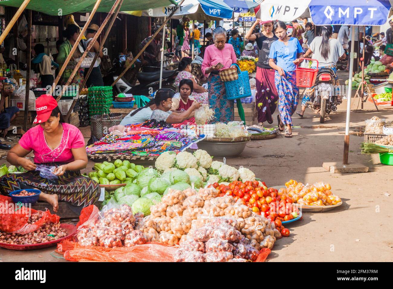 https://mdw-travel-data-us-east-1.s3.amazonaws.com/img/country/Myanmar/Bago-Market/img_01.jpg