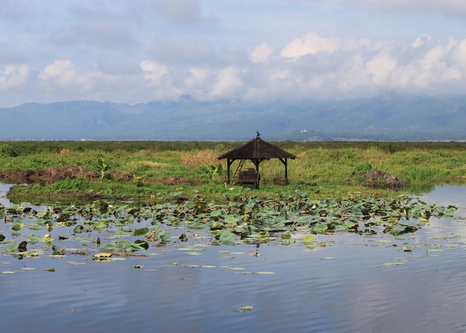 https://mdw-travel-data-us-east-1.s3.amazonaws.com/img/country/Myanmar/Botoloke-Lake/img_03.jpg