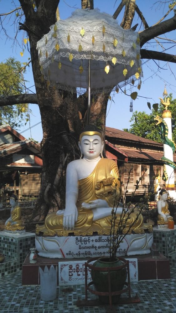 https://mdw-travel-data-us-east-1.s3.amazonaws.com/img/country/Myanmar/Dala-Village/img_02.jpg