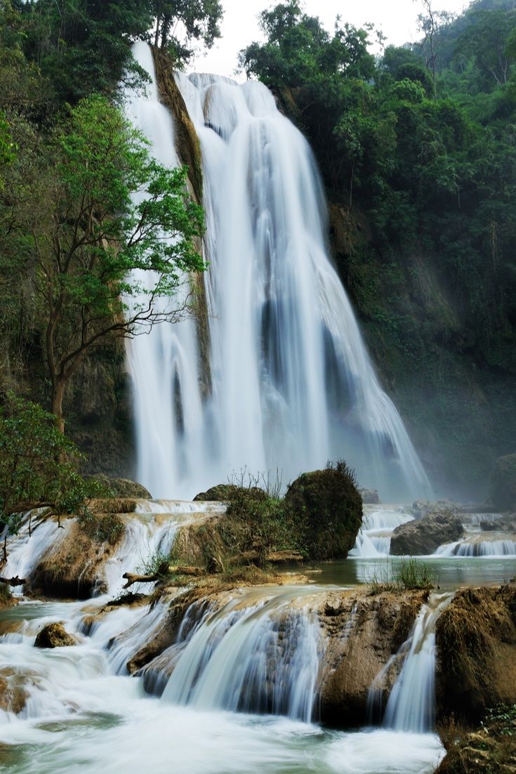 https://mdw-travel-data-us-east-1.s3.amazonaws.com/img/country/Myanmar/Dat-Taw-Gyaint-Waterfall/img_00.jpg