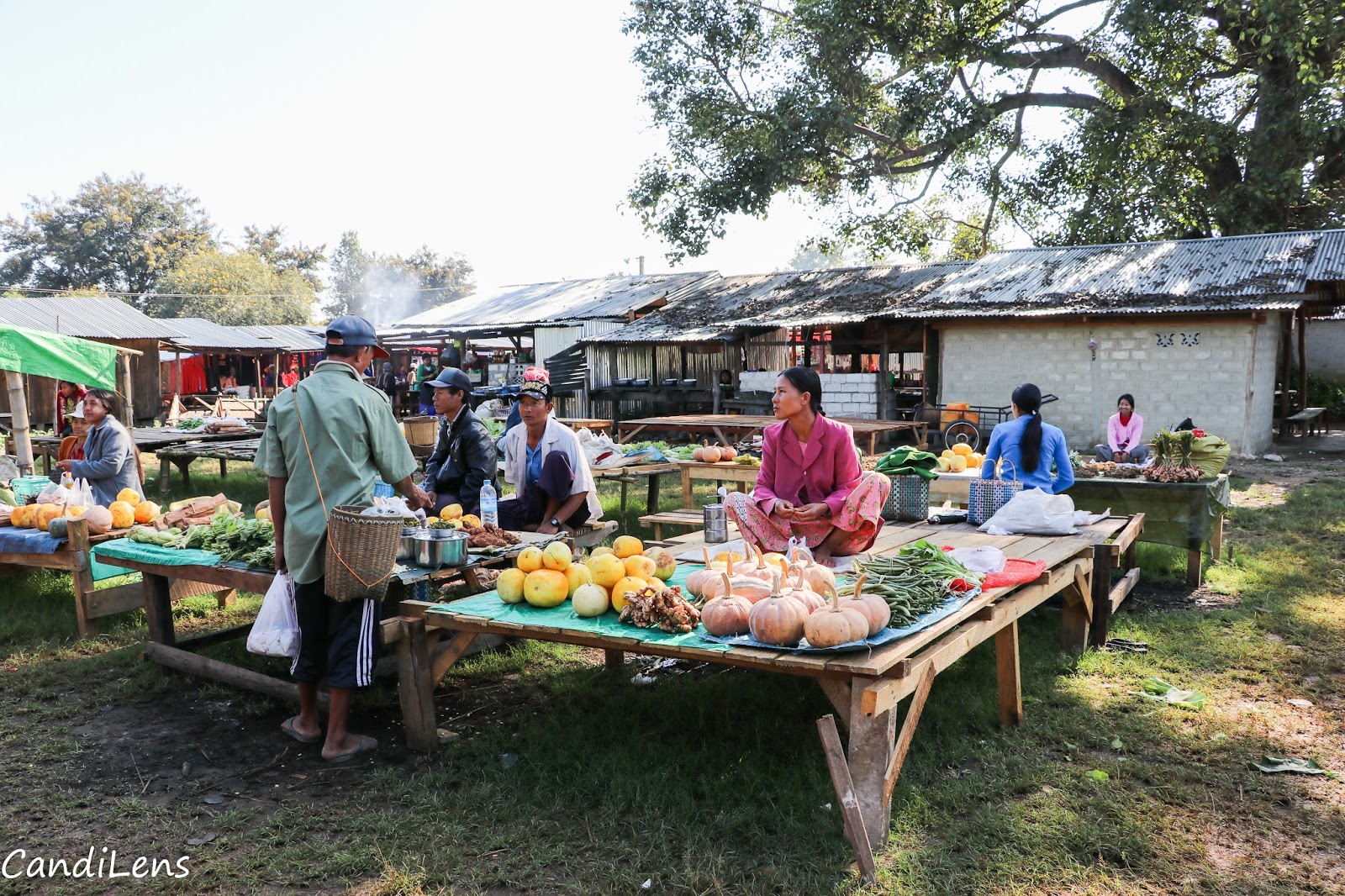 https://mdw-travel-data-us-east-1.s3.amazonaws.com/img/country/Myanmar/Demawso-Market/img_02.jpg