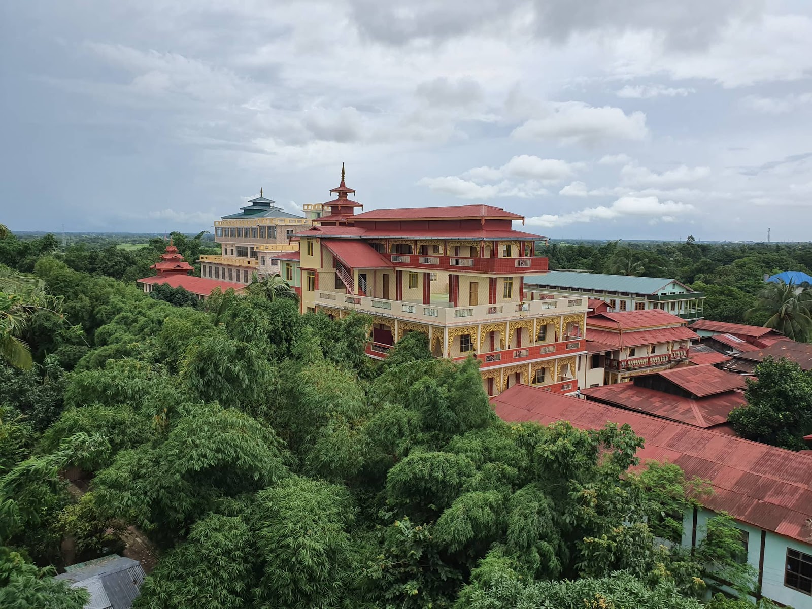 https://mdw-travel-data-us-east-1.s3.amazonaws.com/img/country/Myanmar/Dhamma-Mar-Pin-Monastery/img_00.jpg