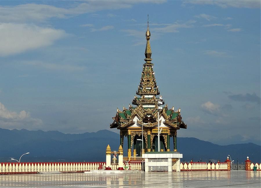 https://mdw-travel-data-us-east-1.s3.amazonaws.com/img/country/Myanmar/Euthene-Pyi-Taw-Pye-Pagoda/img_02.jpg