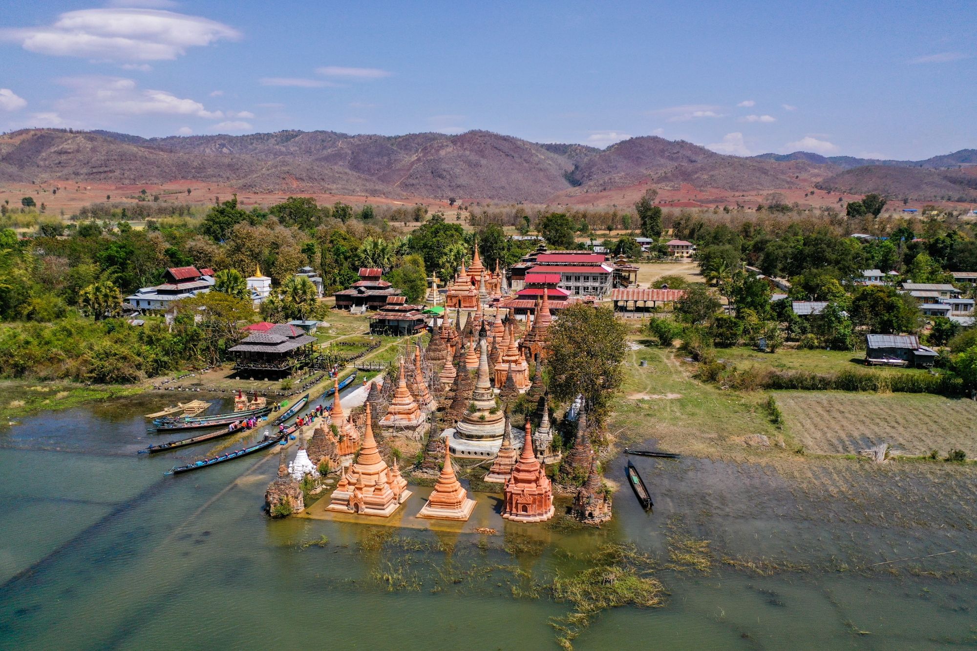 https://mdw-travel-data-us-east-1.s3.amazonaws.com/img/country/Myanmar/Gaung-Sagar-Pagoda/img_02.jpg