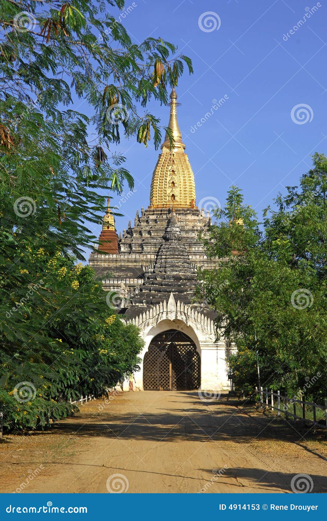 https://mdw-travel-data-us-east-1.s3.amazonaws.com/img/country/Myanmar/Gawdawpalin-Temple/img_01.jpg