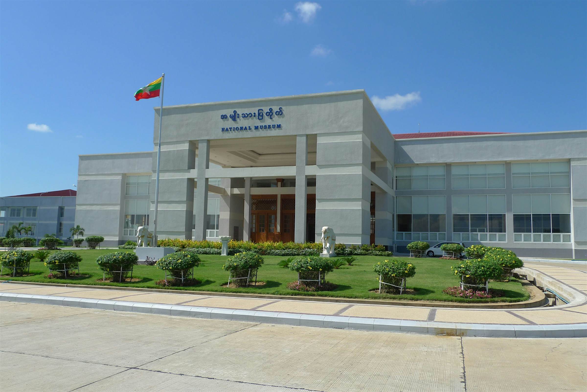 https://mdw-travel-data-us-east-1.s3.amazonaws.com/img/country/Myanmar/Gem-Museum/img_01.jpg