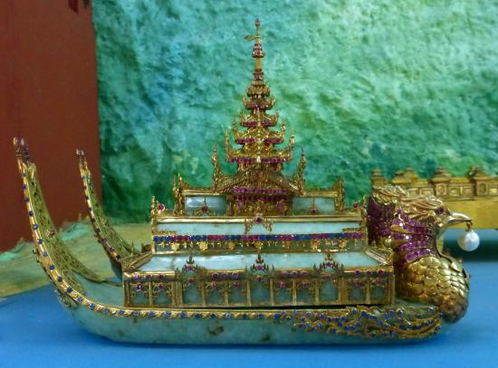 https://mdw-travel-data-us-east-1.s3.amazonaws.com/img/country/Myanmar/Gem-Museum/img_02.jpg