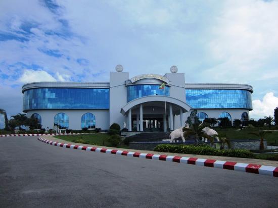 https://mdw-travel-data-us-east-1.s3.amazonaws.com/img/country/Myanmar/Gem-Museum/img_03.jpg