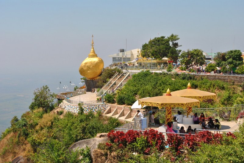 https://mdw-travel-data-us-east-1.s3.amazonaws.com/img/country/Myanmar/Golden-Rock--Kyaiktiyo-Pagoda-/img_02.jpg