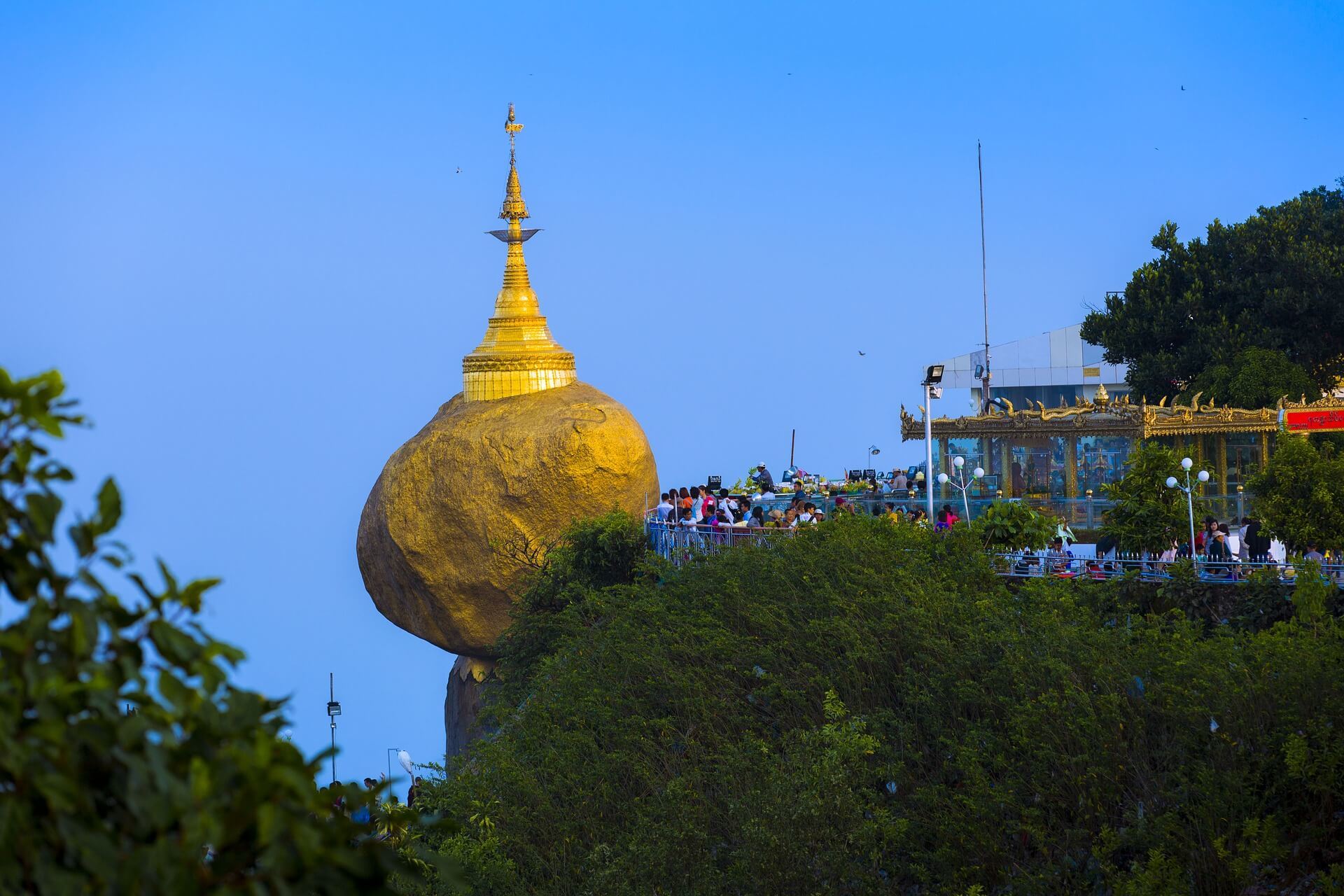 https://mdw-travel-data-us-east-1.s3.amazonaws.com/img/country/Myanmar/Golden-Rock-Golf-Course/img_01.jpg