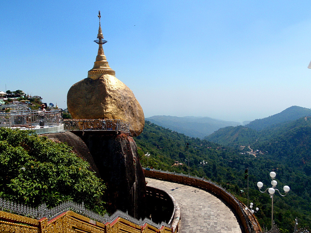 https://mdw-travel-data-us-east-1.s3.amazonaws.com/img/country/Myanmar/Golden-Rock-Golf-Course/img_03.jpg