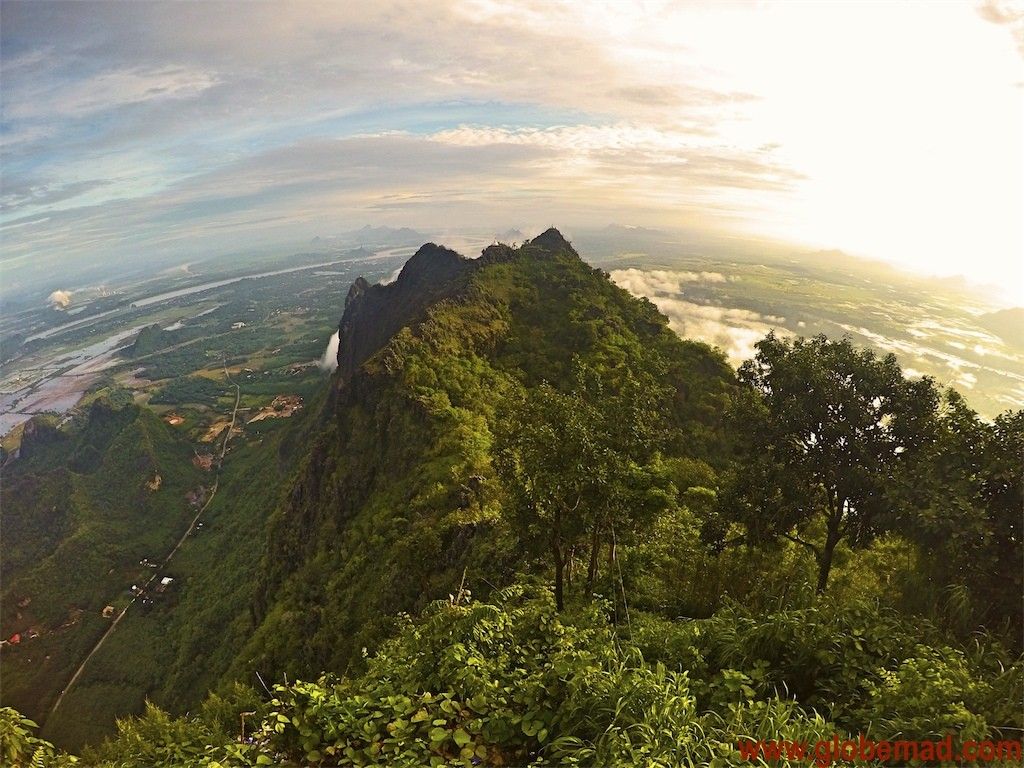 https://mdw-travel-data-us-east-1.s3.amazonaws.com/img/country/Myanmar/Hokyin-Mountain/img_03.jpg