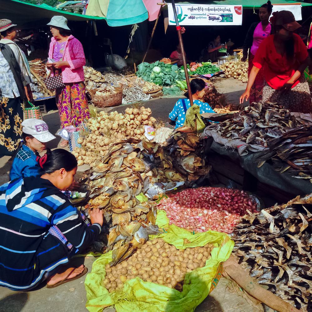 https://mdw-travel-data-us-east-1.s3.amazonaws.com/img/country/Myanmar/Hpa-An-Market/img_02.jpg