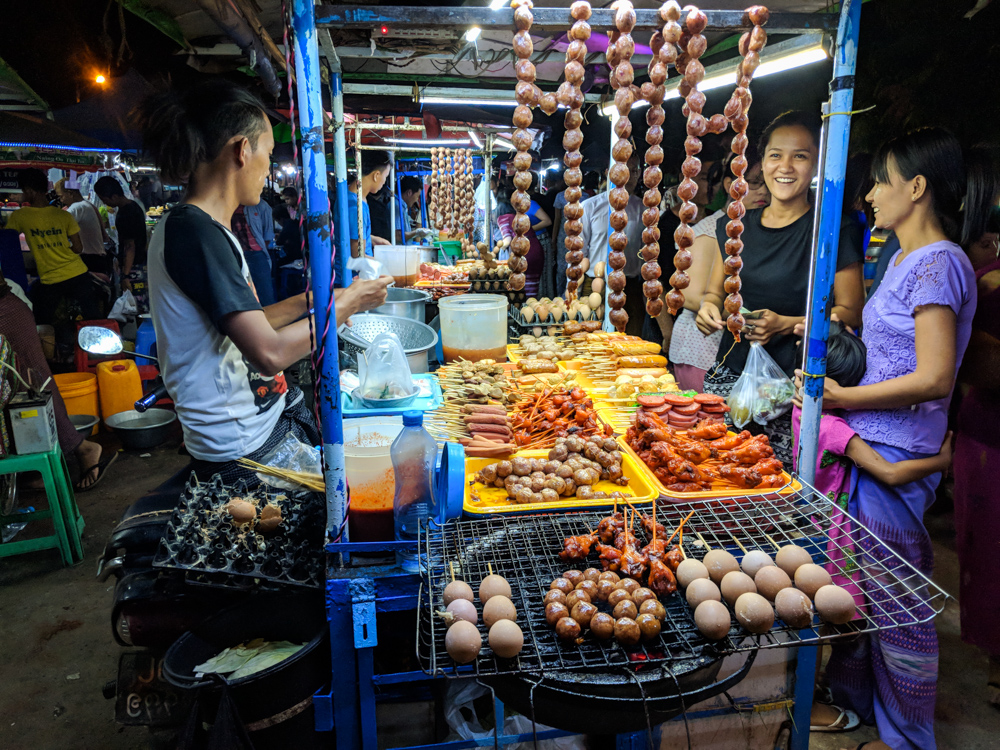 https://mdw-travel-data-us-east-1.s3.amazonaws.com/img/country/Myanmar/Hpa-An-Market/img_03.jpg