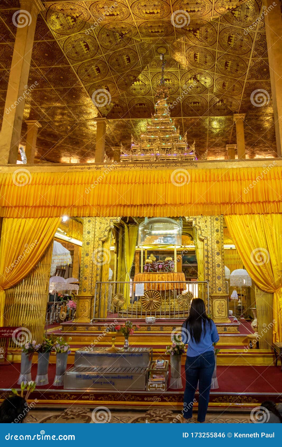 https://mdw-travel-data-us-east-1.s3.amazonaws.com/img/country/Myanmar/Hpaung-Daw-U-Pagoda/img_00.jpg