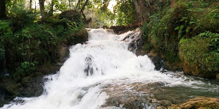 https://mdw-travel-data-us-east-1.s3.amazonaws.com/img/country/Myanmar/Htee-Khee-Waterfall/img_02.jpg