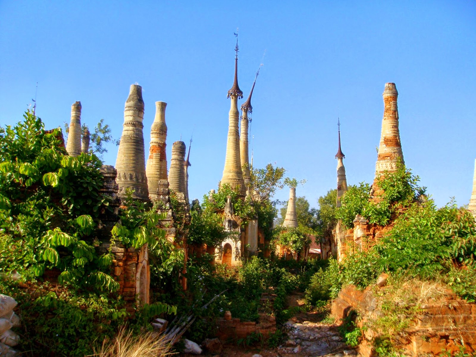 https://mdw-travel-data-us-east-1.s3.amazonaws.com/img/country/Myanmar/Indein-Village/img_00.jpg