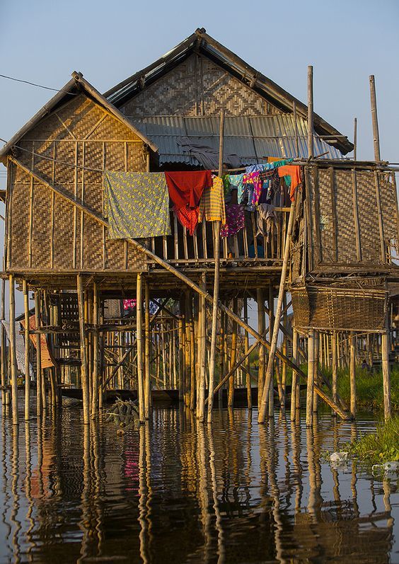 https://mdw-travel-data-us-east-1.s3.amazonaws.com/img/country/Myanmar/Inle-Heritage-Stilt-Houses/img_03.jpg