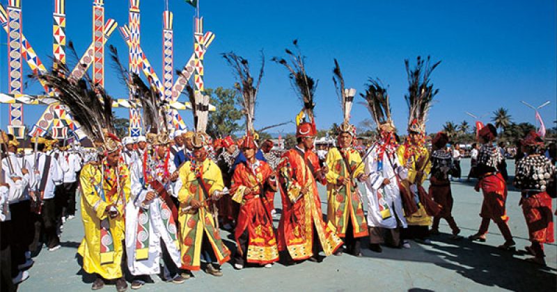 https://mdw-travel-data-us-east-1.s3.amazonaws.com/img/country/Myanmar/Kachin-Manaw-Festival/img_03.jpg