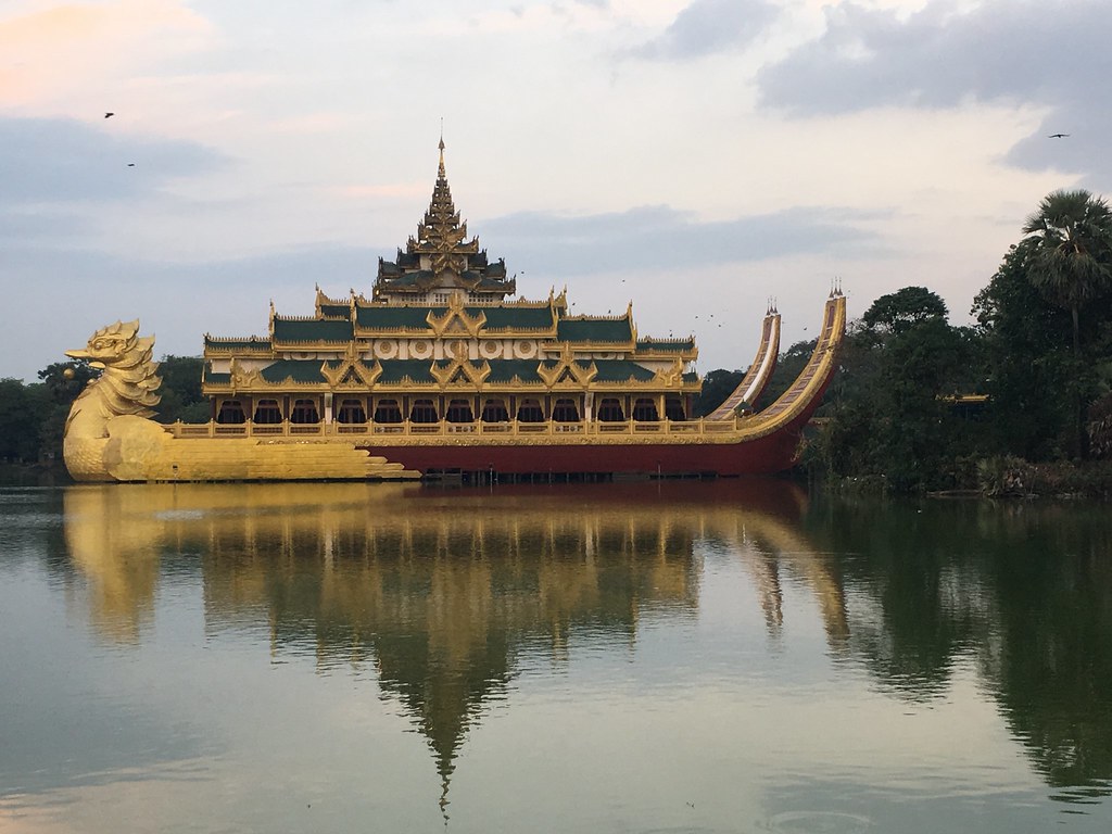 https://mdw-travel-data-us-east-1.s3.amazonaws.com/img/country/Myanmar/Karaweik-Palace/img_02.jpg