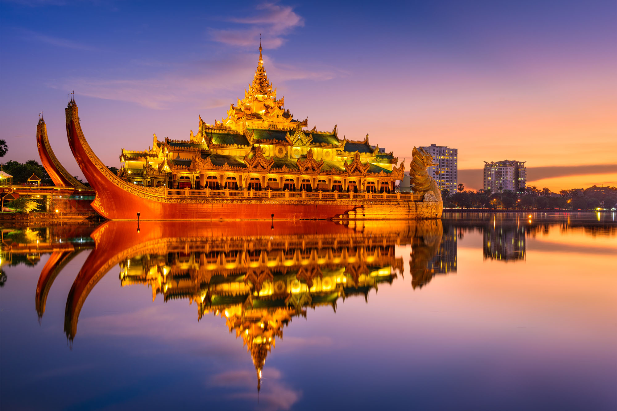 https://mdw-travel-data-us-east-1.s3.amazonaws.com/img/country/Myanmar/Karaweik-Palace/img_03.jpg