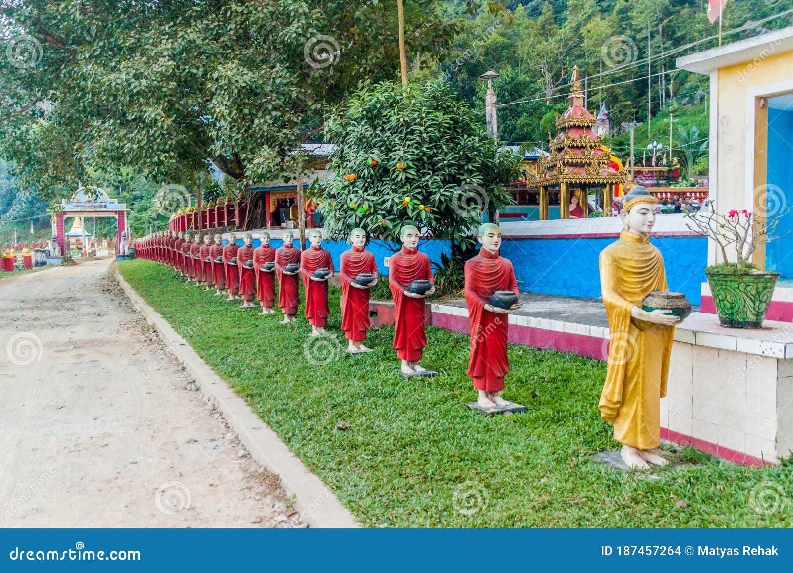 https://mdw-travel-data-us-east-1.s3.amazonaws.com/img/country/Myanmar/Kaw-Ka-Taung-Cave/img_01.jpg