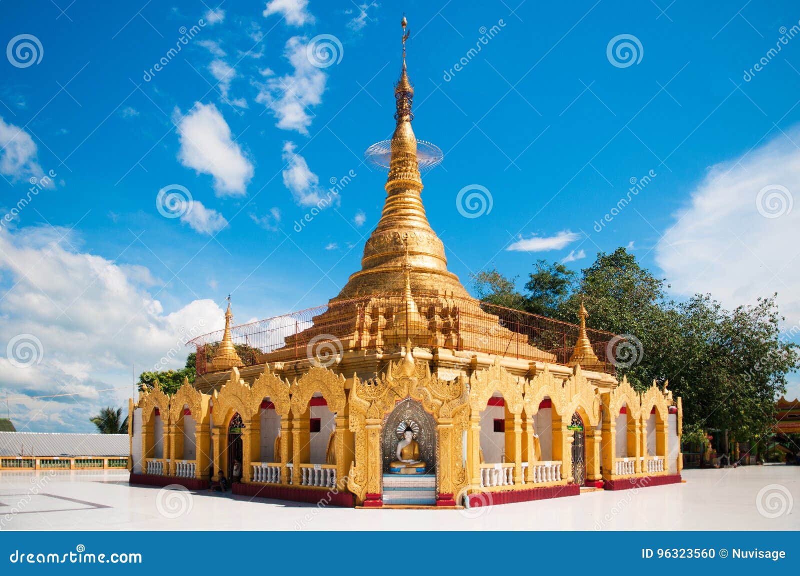 https://mdw-travel-data-us-east-1.s3.amazonaws.com/img/country/Myanmar/Kawthoung-Pagoda/img_03.jpg