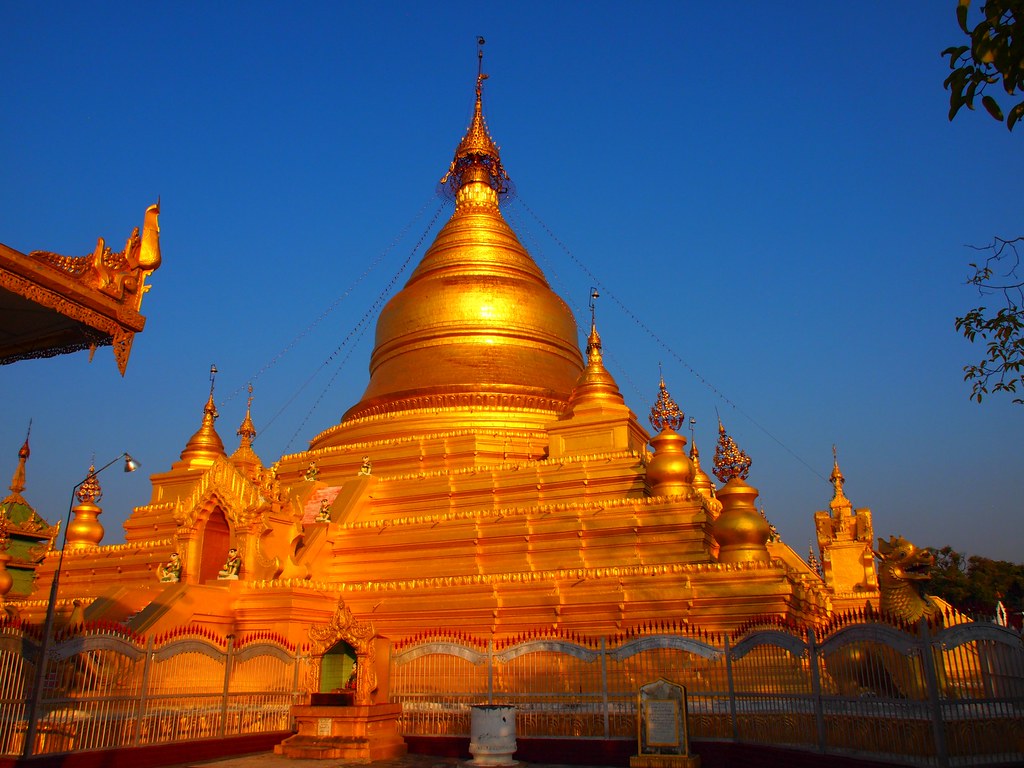 https://mdw-travel-data-us-east-1.s3.amazonaws.com/img/country/Myanmar/Kuthodaw-Pagoda/img_01.jpg