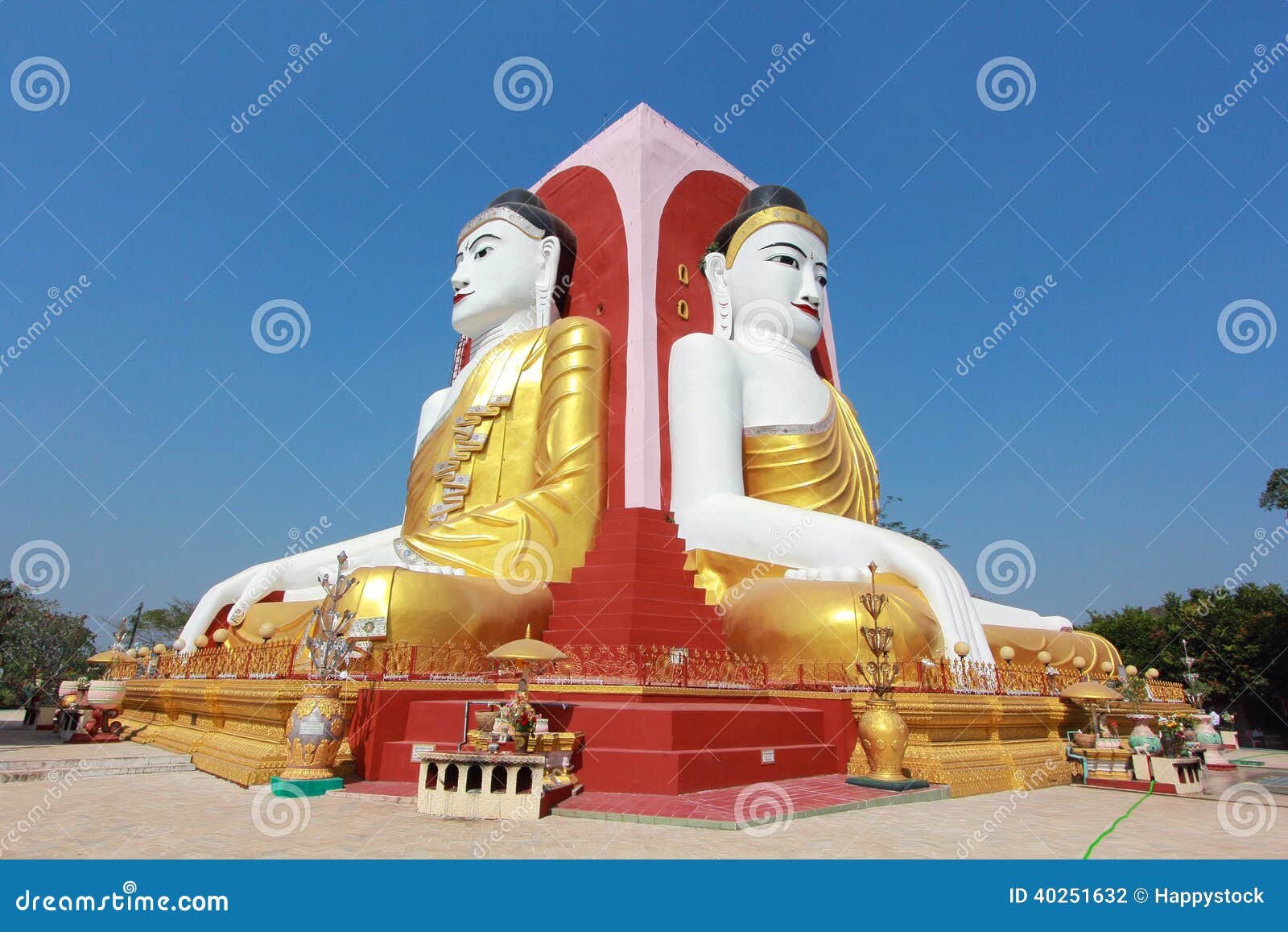 https://mdw-travel-data-us-east-1.s3.amazonaws.com/img/country/Myanmar/Kyaik-Pun-Pagoda/img_01.jpg