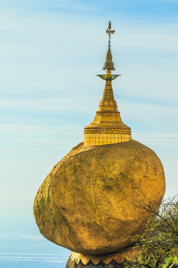 https://mdw-travel-data-us-east-1.s3.amazonaws.com/img/country/Myanmar/Kyaikhtiyo-Pagoda/img_02.jpg