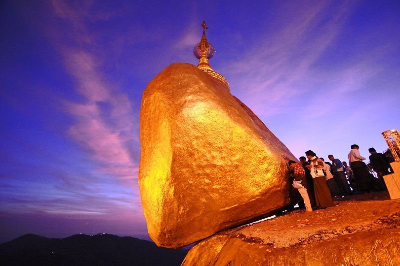 https://mdw-travel-data-us-east-1.s3.amazonaws.com/img/country/Myanmar/Kyaikhtiyo-Pagoda/img_03.jpg