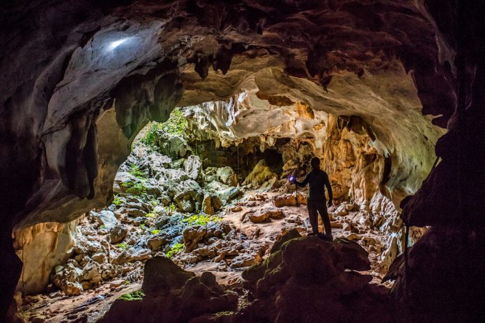 https://mdw-travel-data-us-east-1.s3.amazonaws.com/img/country/Myanmar/Kyat-Cave/img_02.jpg