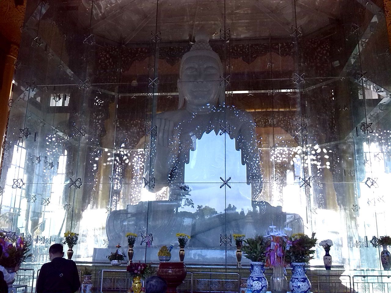 https://mdw-travel-data-us-east-1.s3.amazonaws.com/img/country/Myanmar/Kyauk-Taw-Gyi-Pagoda/img_01.jpg