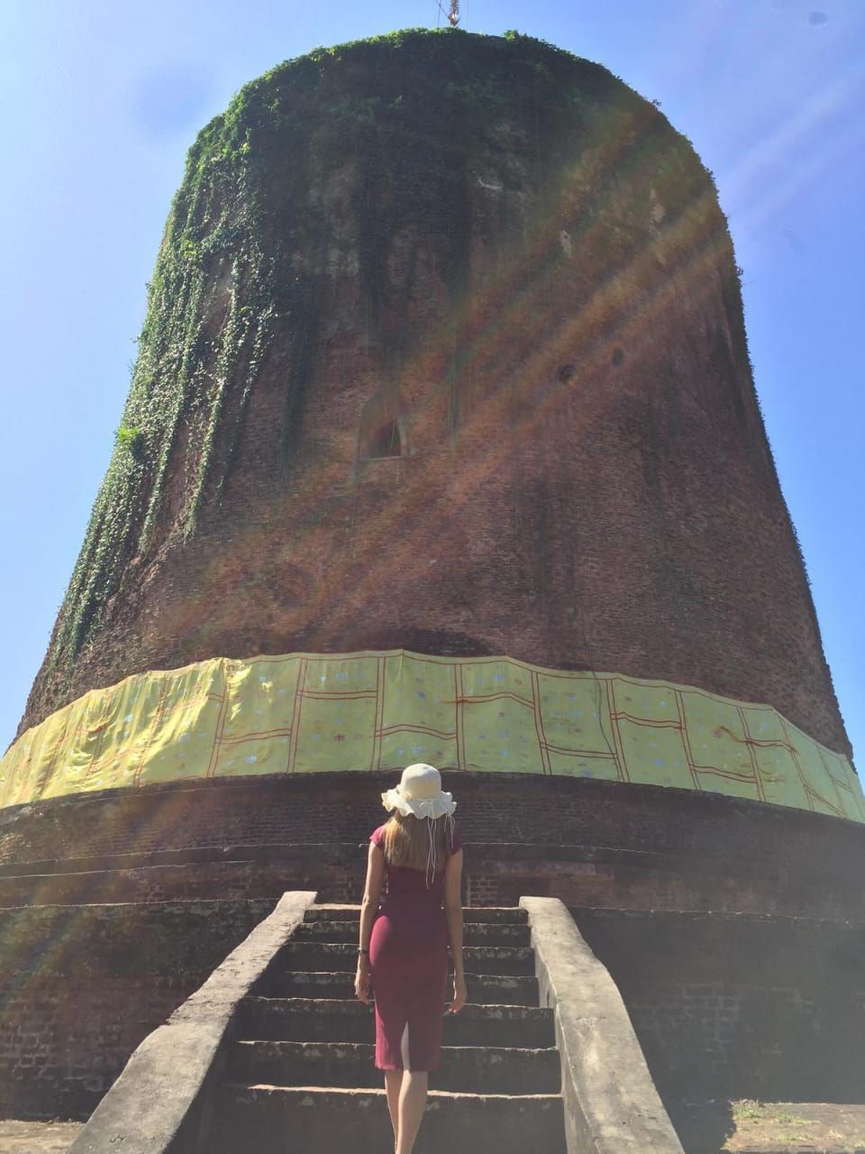 https://mdw-travel-data-us-east-1.s3.amazonaws.com/img/country/Myanmar/Kyaw-Thon-Pagoda/img_02.jpg