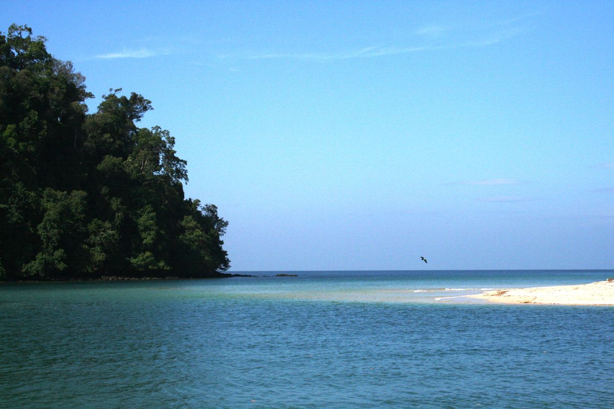 https://mdw-travel-data-us-east-1.s3.amazonaws.com/img/country/Myanmar/Lampi-Island-Marine-National-Park/img_03.jpg