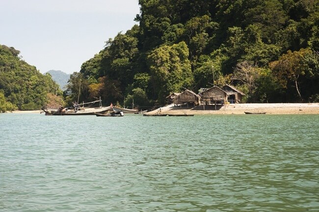 https://mdw-travel-data-us-east-1.s3.amazonaws.com/img/country/Myanmar/Lampi-Island/img_01.jpg