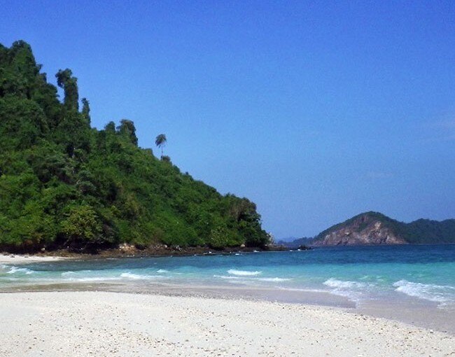 https://mdw-travel-data-us-east-1.s3.amazonaws.com/img/country/Myanmar/Lampi-Island/img_02.jpg