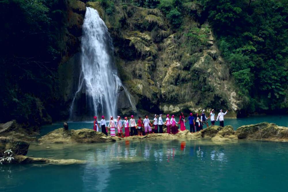 https://mdw-travel-data-us-east-1.s3.amazonaws.com/img/country/Myanmar/Lawpita-Falls/img_01.jpg